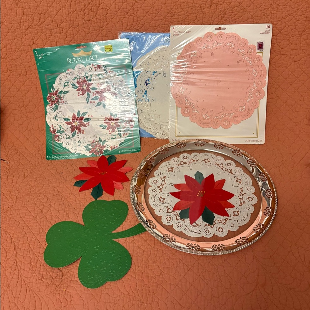 Decorative Doilies Set - Multicolor Poinsetta  glass and metal tray